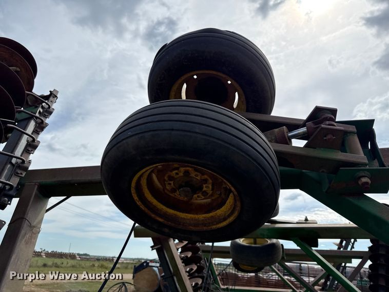 image for item DY8253 John Deere 630 tandem disk