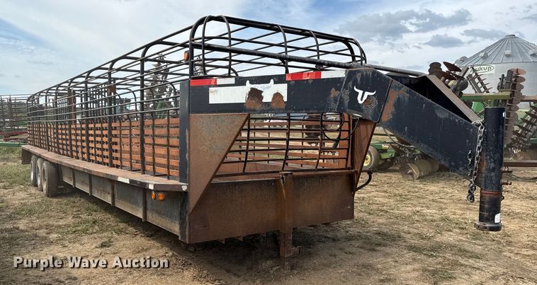 image for item DY8256 2011 Neckover livestock trailer