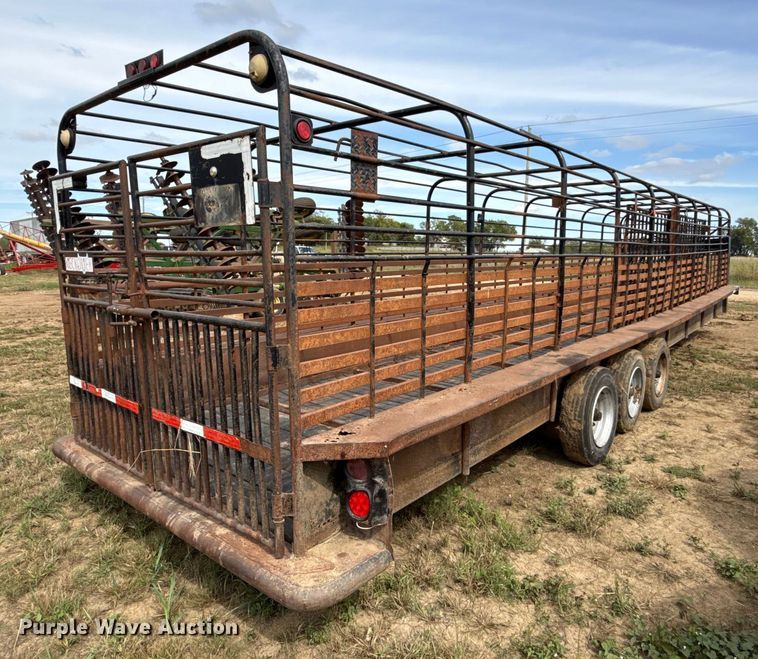 image for item DY8256 2011 Neckover livestock trailer