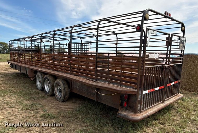 image for item DY8256 2011 Neckover livestock trailer