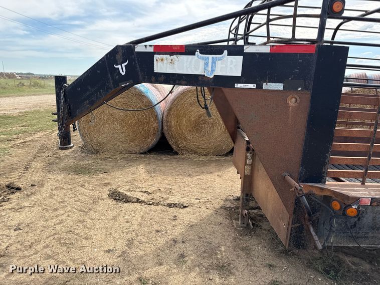 image for item DY8256 2011 Neckover livestock trailer