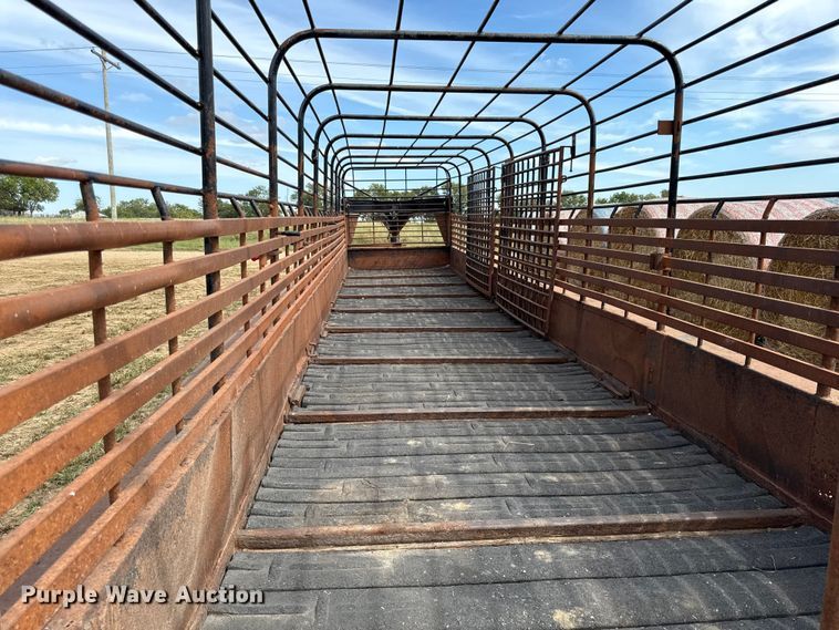 image for item DY8256 2011 Neckover livestock trailer