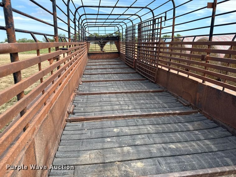 image for item DY8256 2011 Neckover livestock trailer