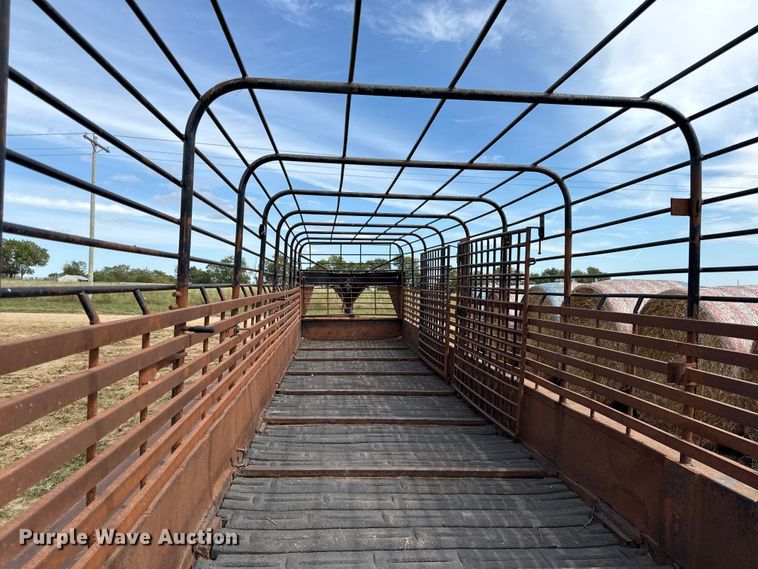 image for item DY8256 2011 Neckover livestock trailer