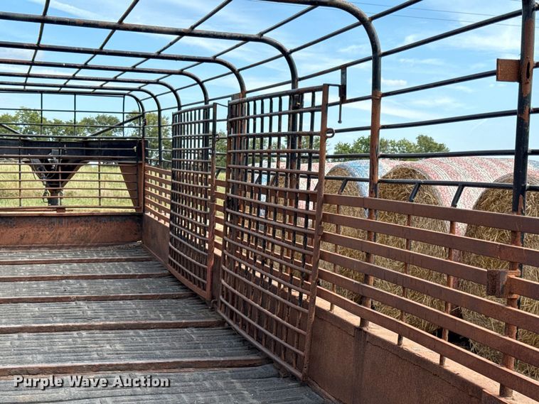 image for item DY8256 2011 Neckover livestock trailer