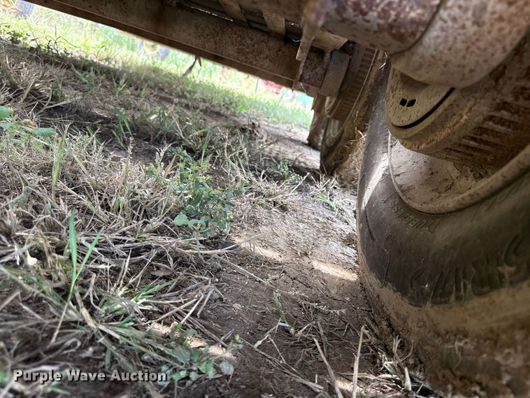 image for item DY8256 2011 Neckover livestock trailer