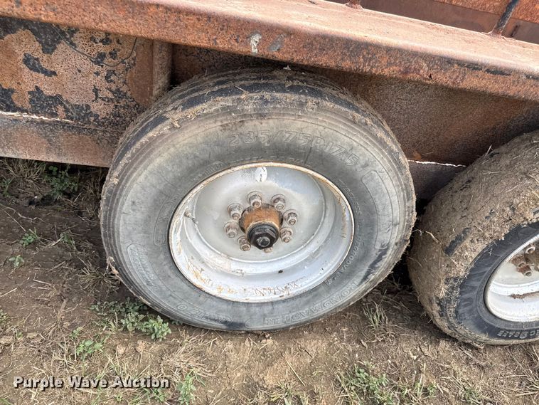 image for item DY8256 2011 Neckover livestock trailer