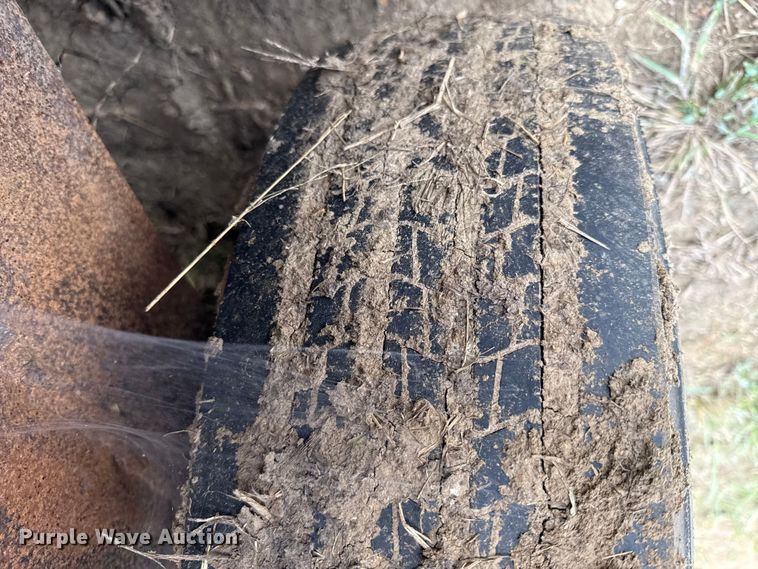 image for item DY8256 2011 Neckover livestock trailer