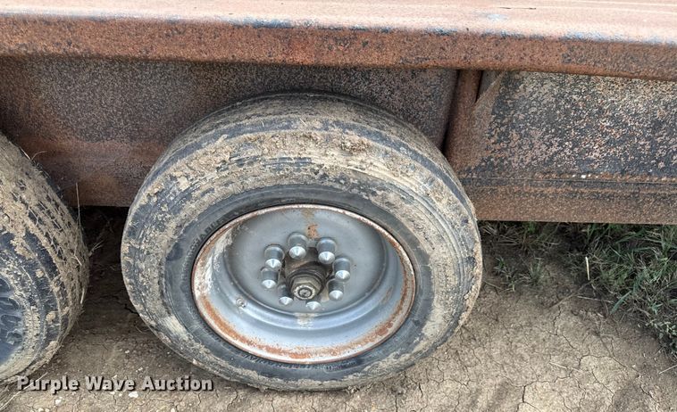 image for item DY8256 2011 Neckover livestock trailer