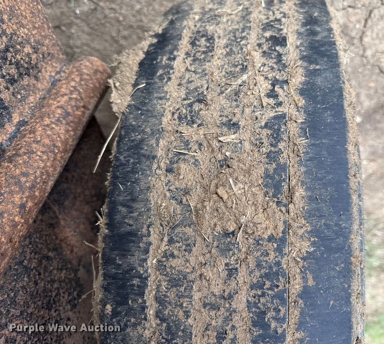 image for item DY8256 2011 Neckover livestock trailer