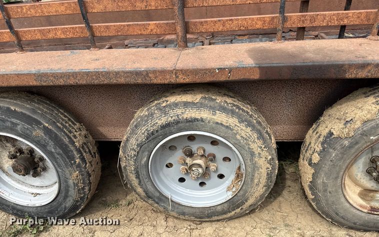 image for item DY8256 2011 Neckover livestock trailer