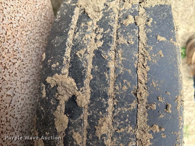 image for item DY8256 2011 Neckover livestock trailer