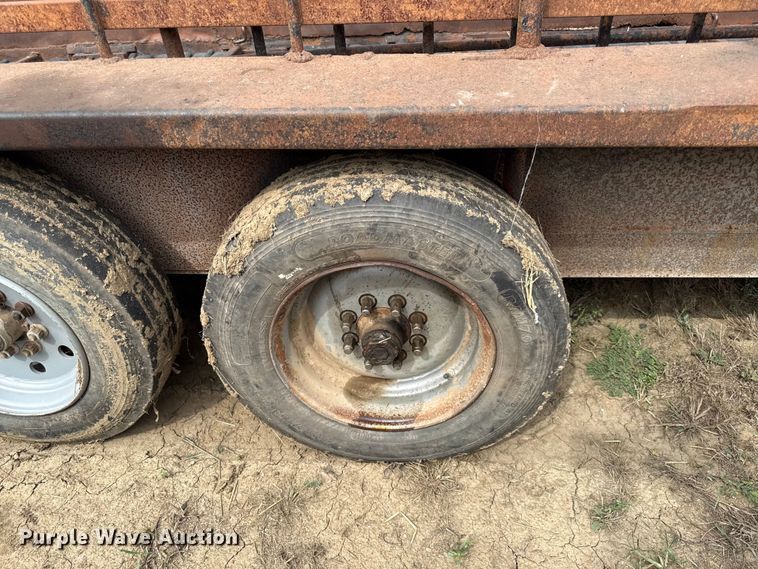 image for item DY8256 2011 Neckover livestock trailer