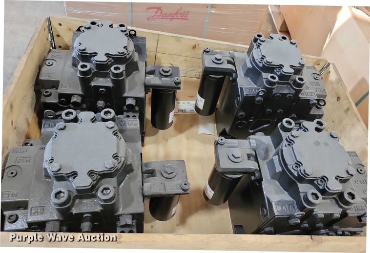 image for item DZ6582 (10) hydraulic drive pumps