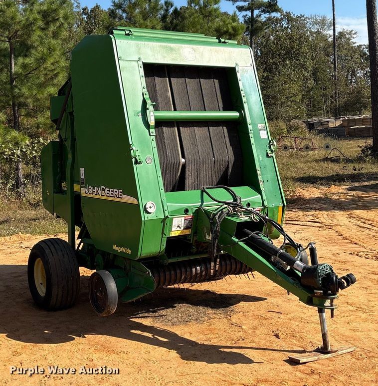 image for item EA7608 John Deere 467 round baler