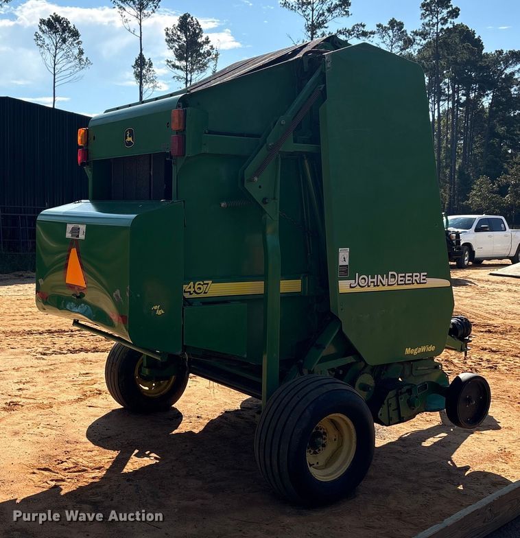 image for item EA7608 John Deere 467 round baler