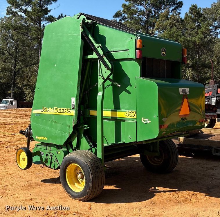 image for item EA7608 John Deere 467 round baler