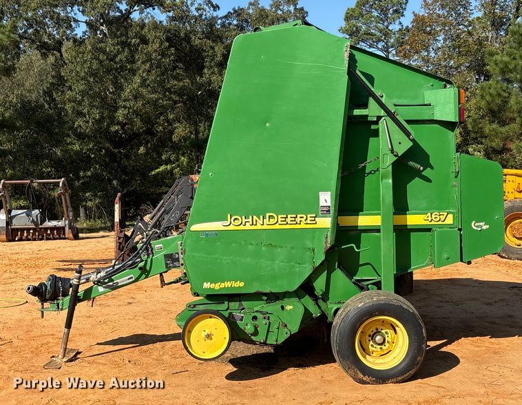 image for item EA7608 John Deere 467 round baler