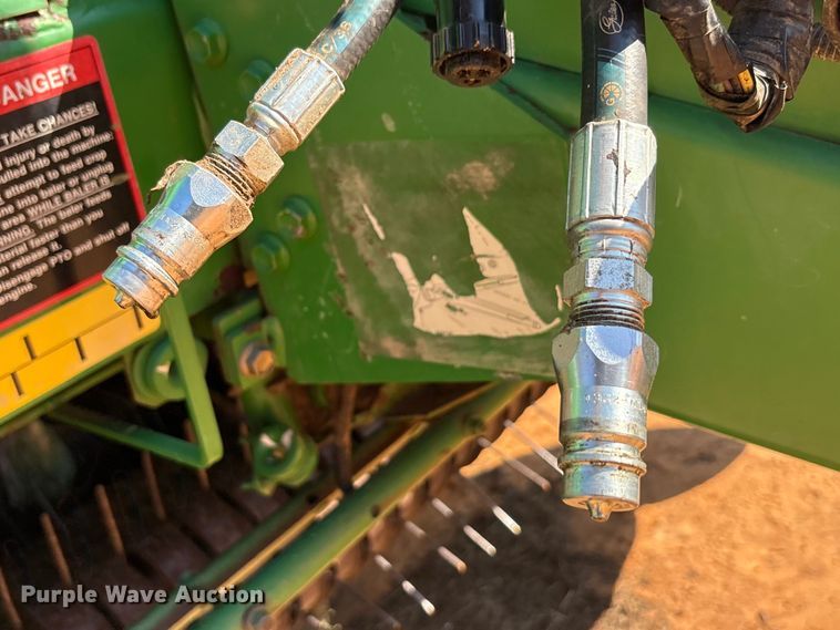 image for item EA7608 John Deere 467 round baler