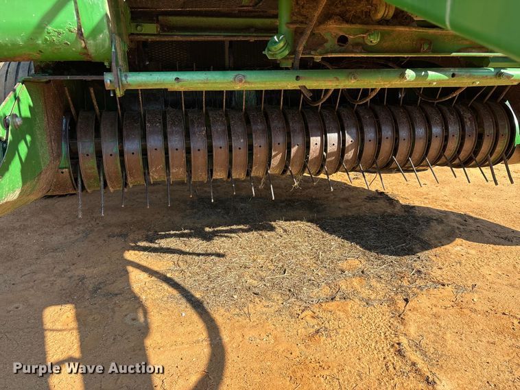 image for item EA7608 John Deere 467 round baler