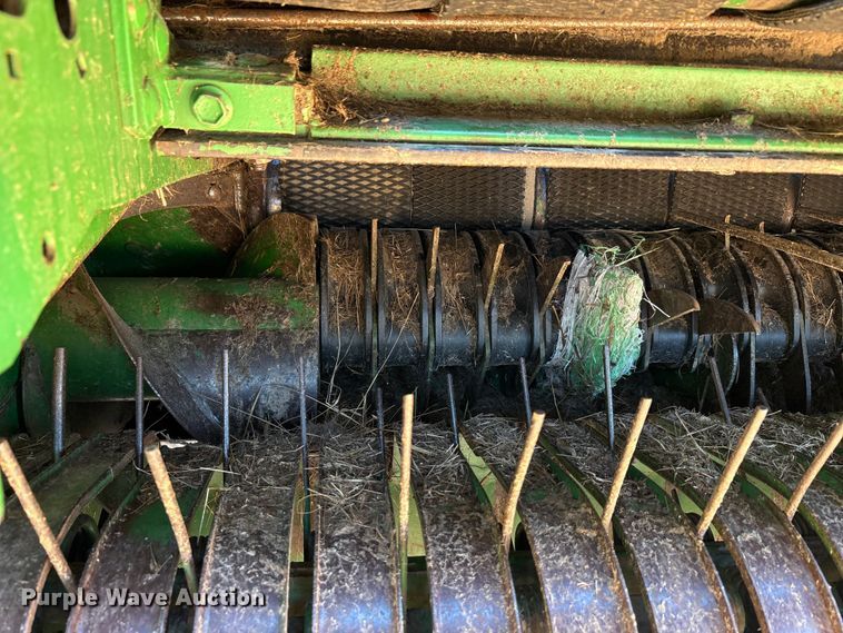 image for item EA7608 John Deere 467 round baler