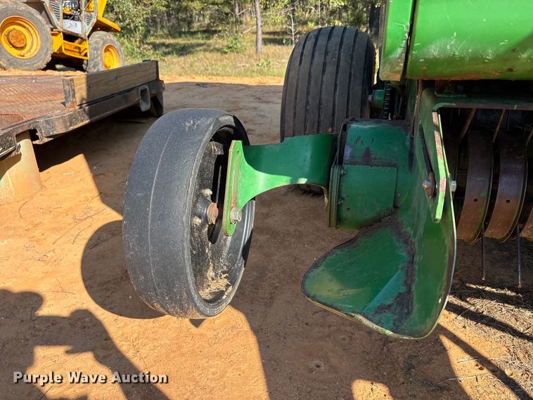 image for item EA7608 John Deere 467 round baler