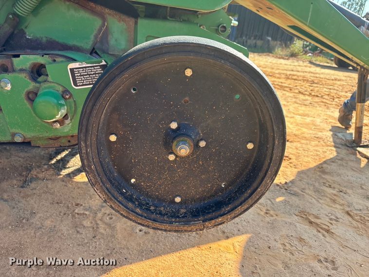 image for item EA7608 John Deere 467 round baler
