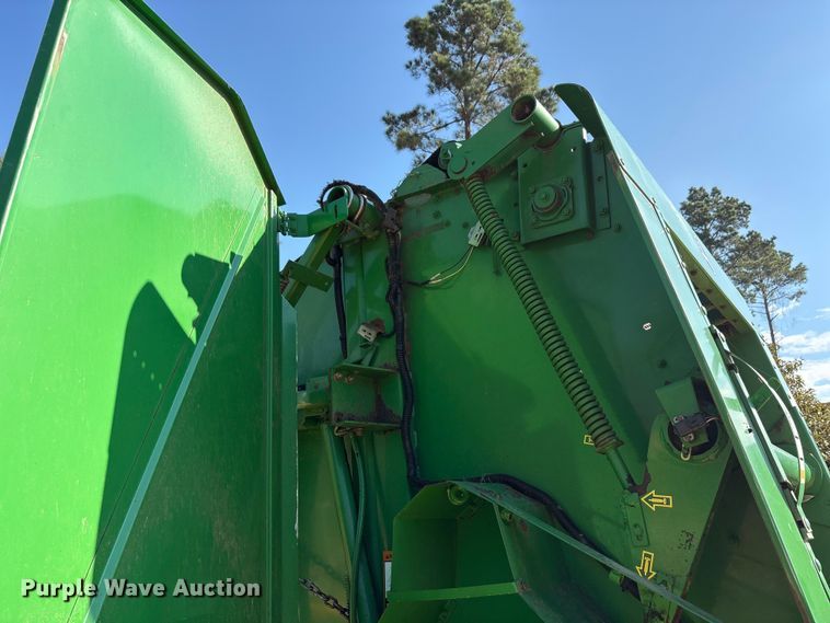 image for item EA7608 John Deere 467 round baler