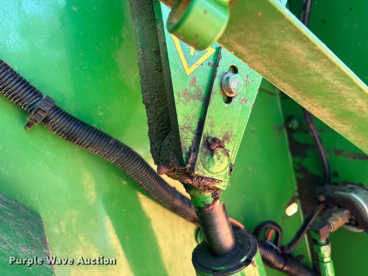 image for item EA7608 John Deere 467 round baler