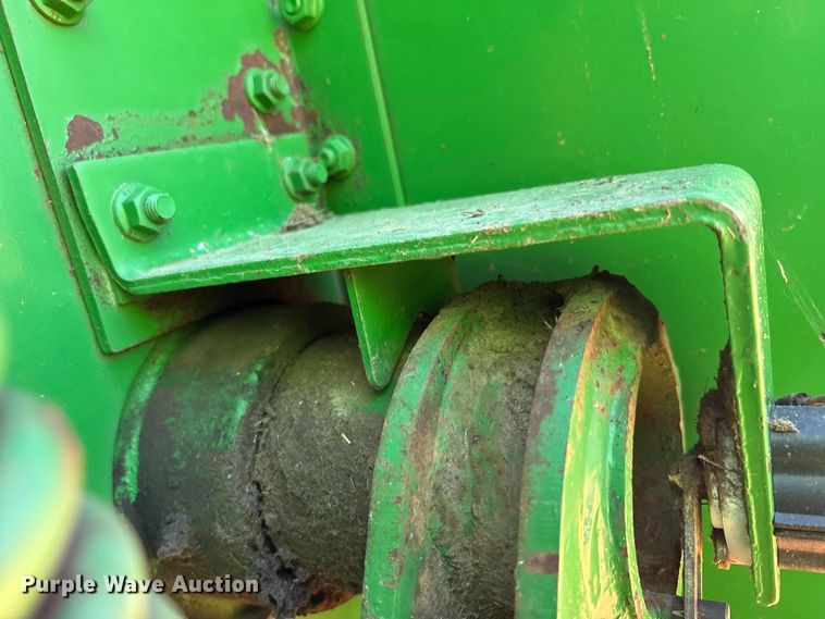image for item EA7608 John Deere 467 round baler