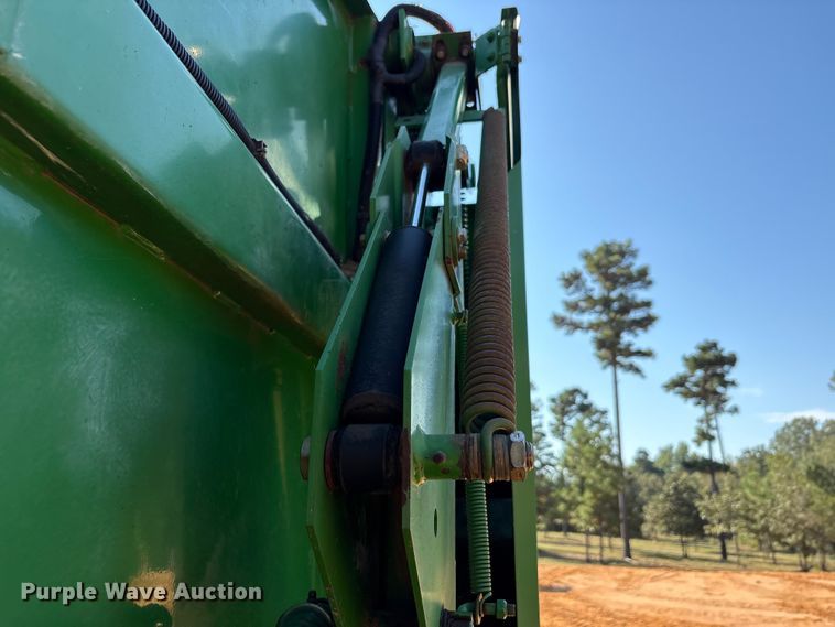 image for item EA7608 John Deere 467 round baler