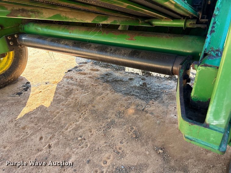 image for item EA7608 John Deere 467 round baler