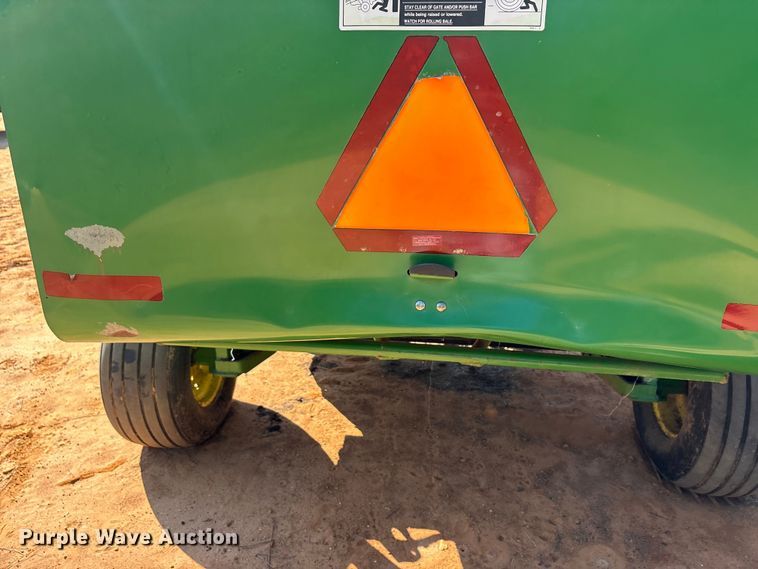 image for item EA7608 John Deere 467 round baler