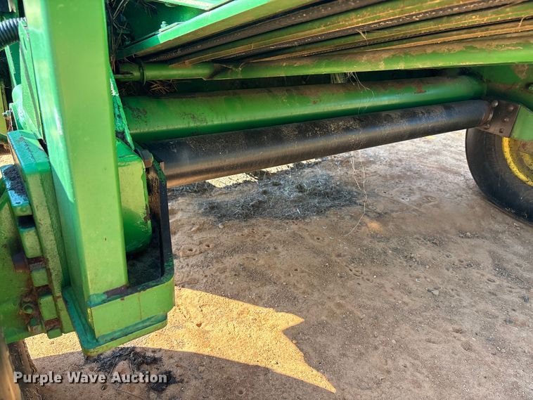 image for item EA7608 John Deere 467 round baler