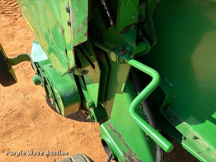 image for item EA7608 John Deere 467 round baler