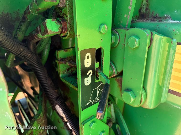 image for item EA7608 John Deere 467 round baler