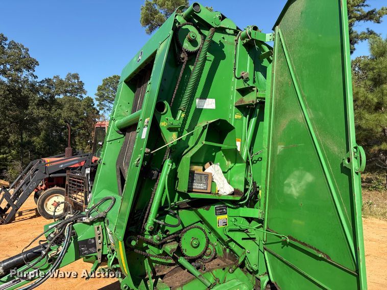 image for item EA7608 John Deere 467 round baler