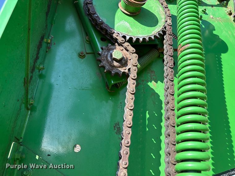 image for item EA7608 John Deere 467 round baler