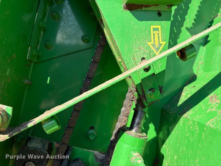 image for item EA7608 John Deere 467 round baler