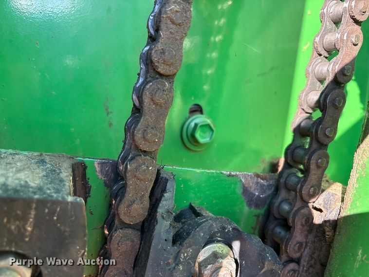 image for item EA7608 John Deere 467 round baler