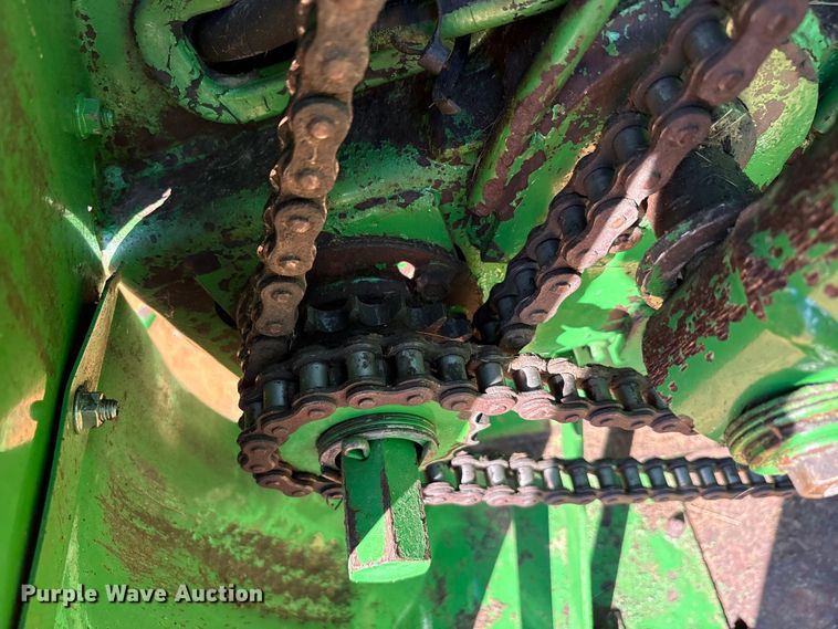 image for item EA7608 John Deere 467 round baler