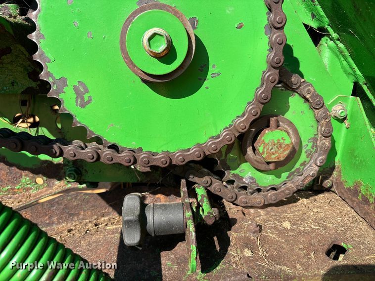 image for item EA7608 John Deere 467 round baler