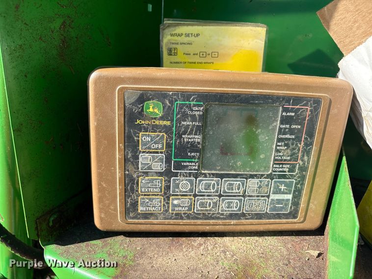 image for item EA7608 John Deere 467 round baler