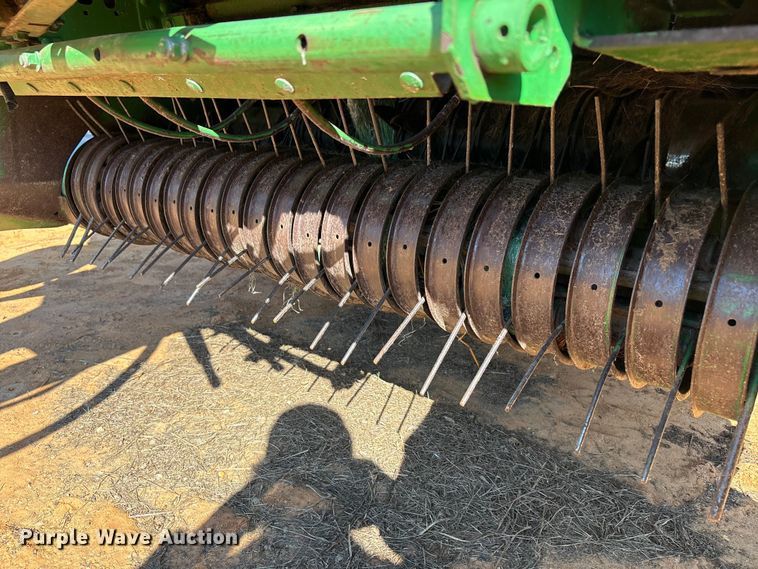 image for item EA7608 John Deere 467 round baler