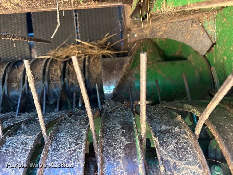 image for item EA7608 John Deere 467 round baler