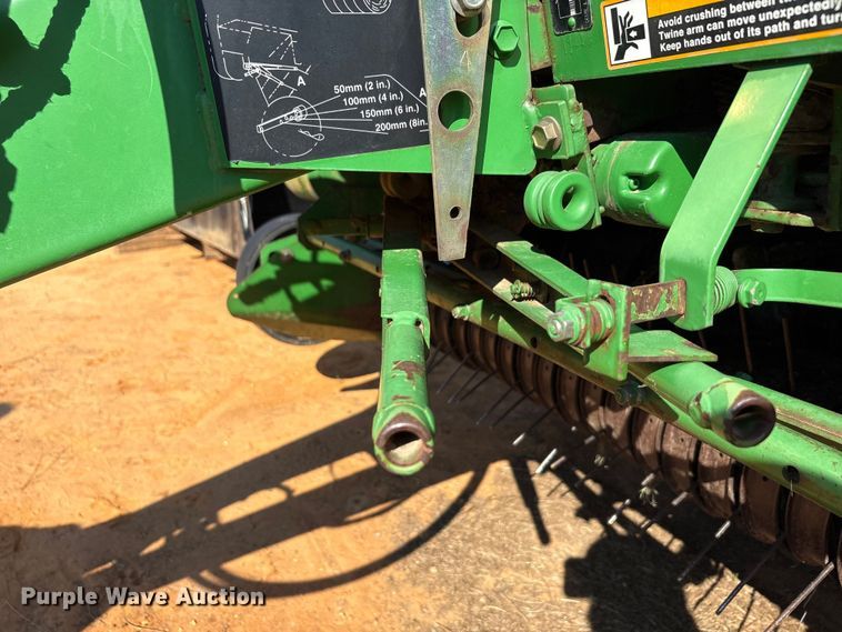 image for item EA7608 John Deere 467 round baler