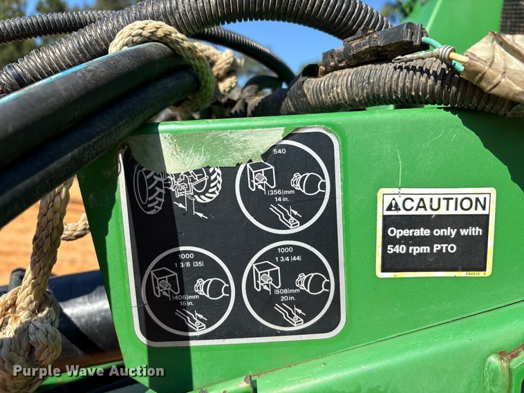 image for item EA7608 John Deere 467 round baler