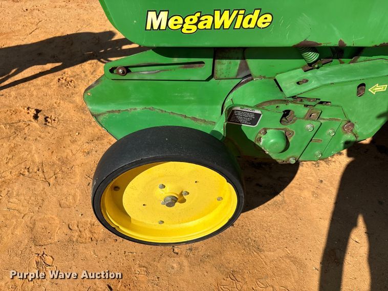 image for item EA7608 John Deere 467 round baler