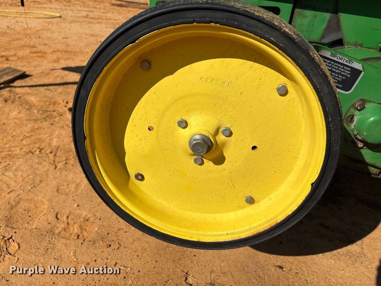image for item EA7608 John Deere 467 round baler