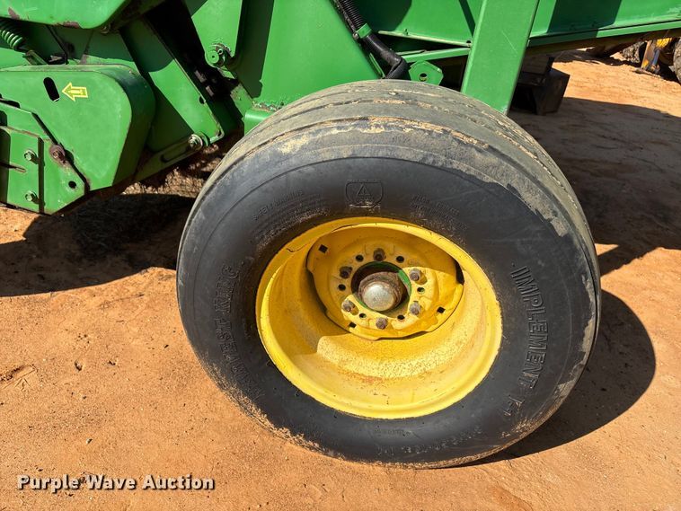 image for item EA7608 John Deere 467 round baler
